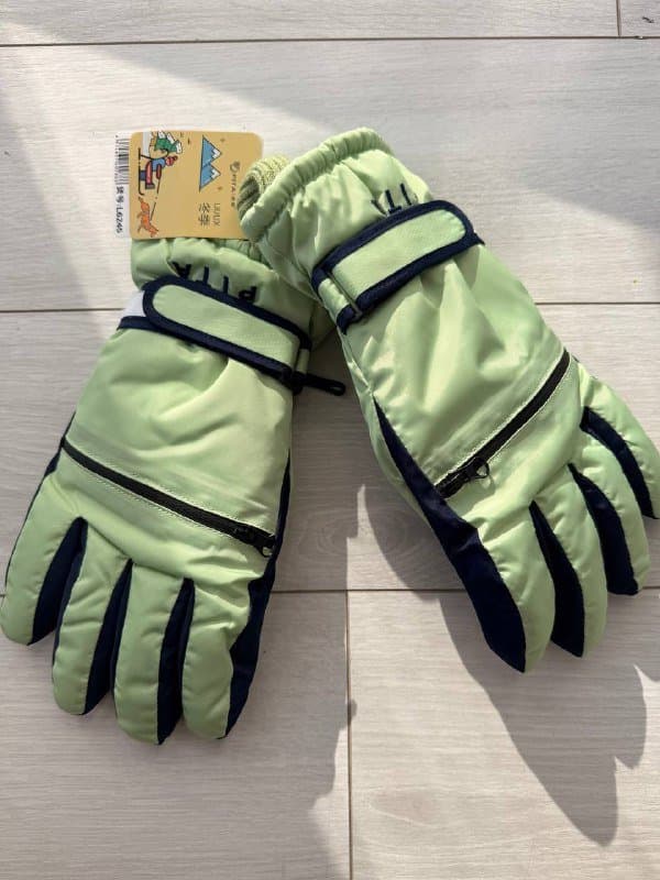 Женские зимние перчатки для снега