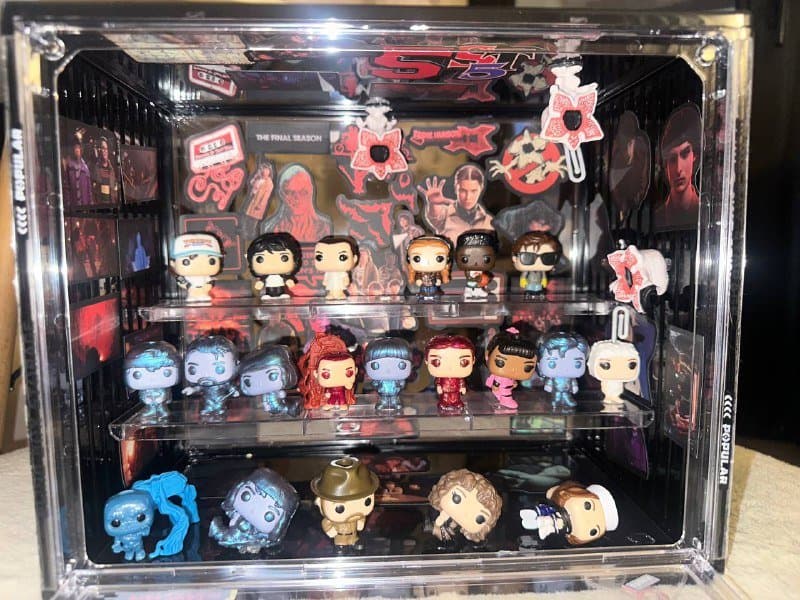 Коллекция фигурок Очень Странные Дела + подставка