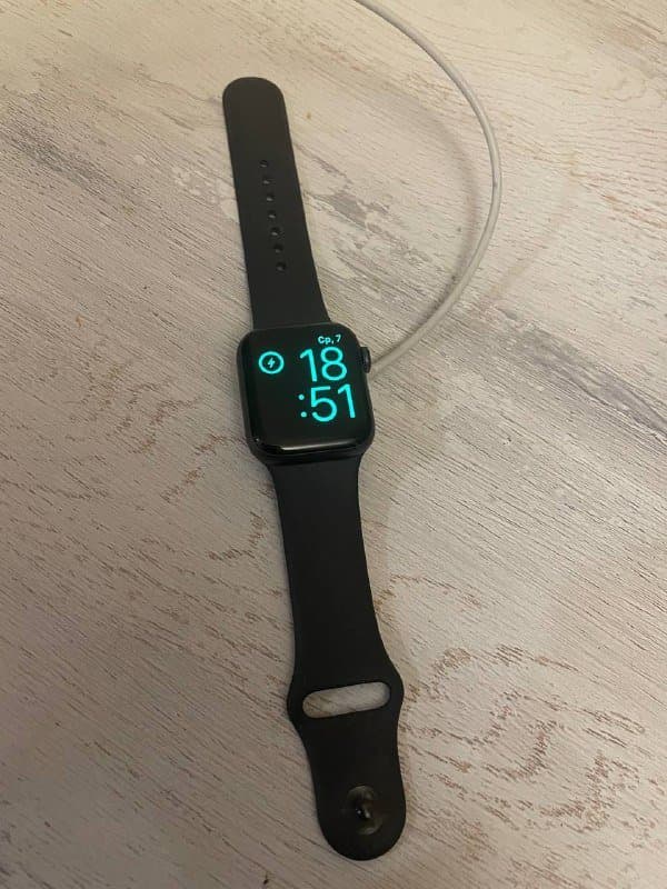 Π§Π°ΡΡ Apple Watch S6 40ΠΌΠΌ Ρ Π·Π°ΡΡΠ΄ΠΊΠΎΠΉ ΠΈ ΡΠ΅ΠΌΠ΅ΡΠΊΠΎΠΌ