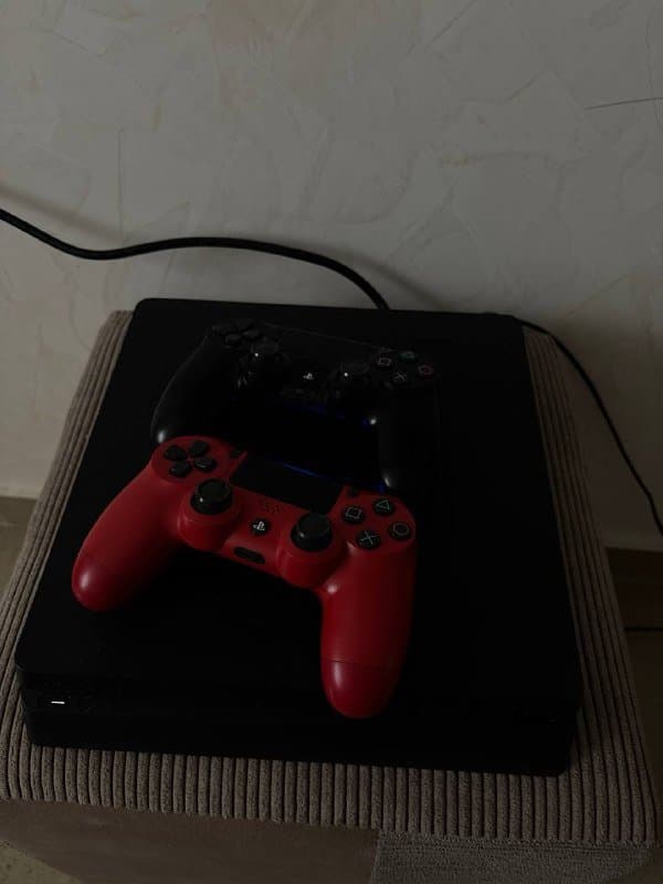 PS4 Ρ ΠΈΠ³ΡΠ°ΠΌΠΈ Last of Us ΡΠ΅ΠΌΠ΅ΠΉΠΊ ΠΈ Π‘ΠΈΠΌΡ 4