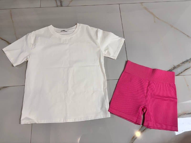 ΠΆΠ΅Π½ΡΠΊΠ°Ρ ΠΎΠ΄Π΅ΠΆΠ΄Π°: ΡΡΡΠ±ΠΎΠ»ΠΊΠΈ, ΡΠΎΠΏΠΈΠΊΠΈ, ΡΡΠ°Π½Ρ, ΡΠΎΡΡΡ, ΠΏΠΈΠΆΠ°ΠΌΠ½ΡΠ΅ ΡΠΎΡΡΡ