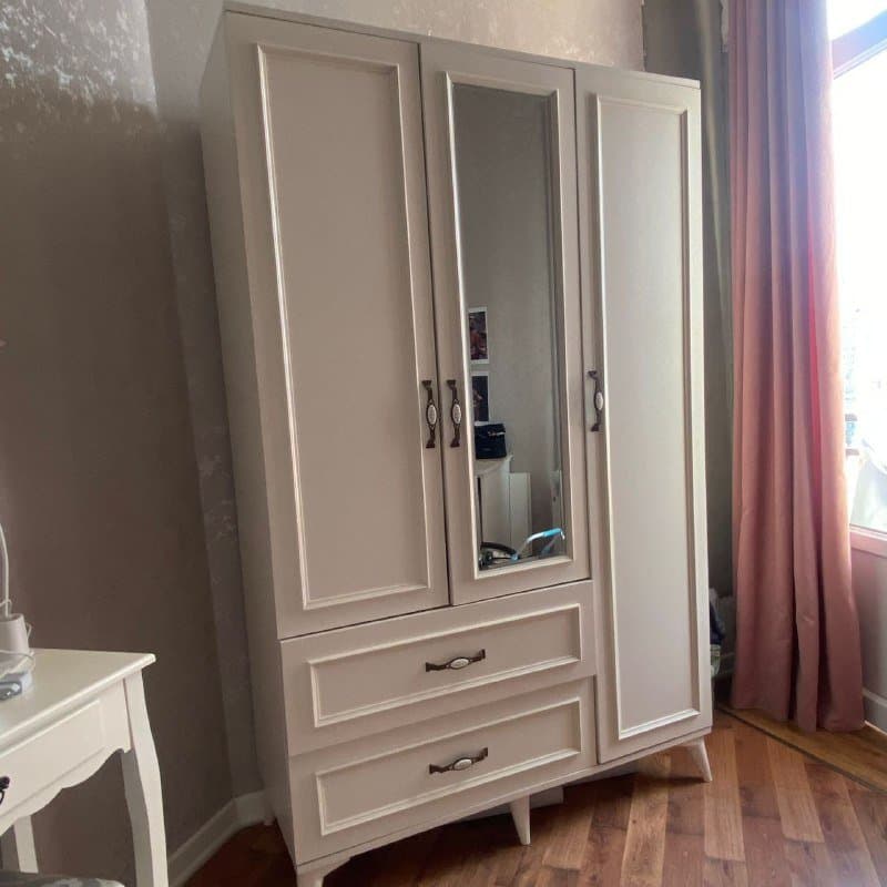 Π¨ΠΊΠ°Ρ Ρ Π·Π΅ΡΠΊΠ°Π»ΠΎΠΌ ΠΈ ΡΡΠΈΠΊΠ°ΠΌΠΈ