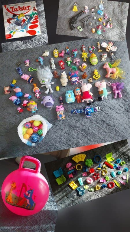 ΠΠ΅ΡΡΠΊΠΈΠ΅ ΠΈΠ³ΡΡΡΠΊΠΈ, Π½Π°Π±ΠΎΡ Ρ ΡΠΎΠΏΡΠΊΠΎΠΌ, ΡΠΈΠ³ΡΡΠΊΠΈ, ΠΊΠΎΠ»ΡΡΠ° ΠΈ ΠΈΠ³ΡΠ° Twister