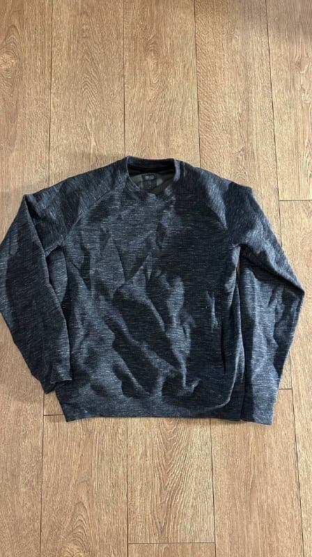 Кофта Юникло размер С с двумя карманами