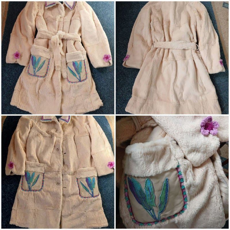 Пальто из натурального меха с аппликацией и цветами