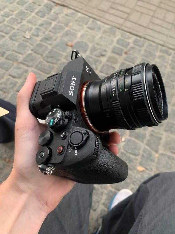ΠΠ°ΠΌΠ΅ΡΠ° Sony a7 IV Ρ ΠΎΠ±ΡΠ΅ΠΊΡΠΈΠ²ΠΎΠΌ Sony 28-70 f3.5-5.6