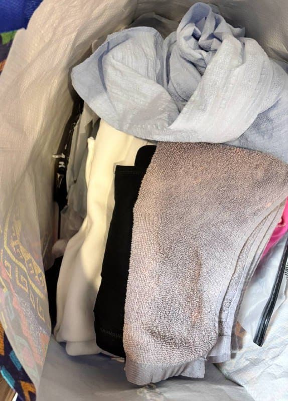 ΠΠ°ΠΊΠ΅ΡΡ Ρ ΠΆΠ΅Π½ΡΠΊΠΎΠΉ ΠΎΠ΄Π΅ΠΆΠ΄ΠΎΠΉ, ΠΌΠ°ΡΠΈΠ½ΠΊΠ° ΠΎΡ ΠΊΠ°ΡΡΡΠΊΠΎΠ², Π³Π΅Π»Ρ ΡΠΌΡΠ²Π°ΡΠΊΠ°