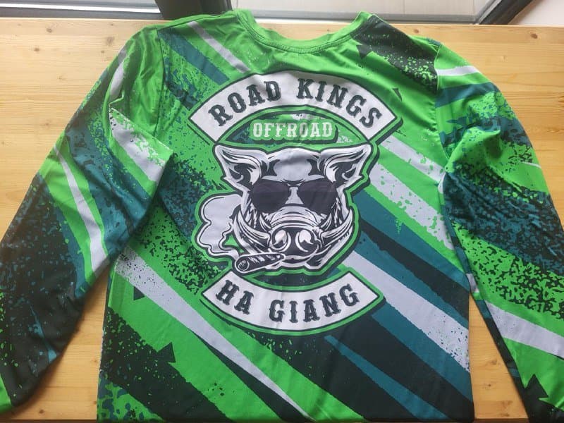 ΠΠ΅Π»Π΅Π½Π°Ρ ΠΌΡΠΆΡΠΊΠ°Ρ ΡΡΡΠ±ΠΎΠ»ΠΊΠ° Ρ Π΄Π»ΠΈΠ½Π½ΡΠΌ ΡΡΠΊΠ°Π²ΠΎΠΌ Road Kings Offroad