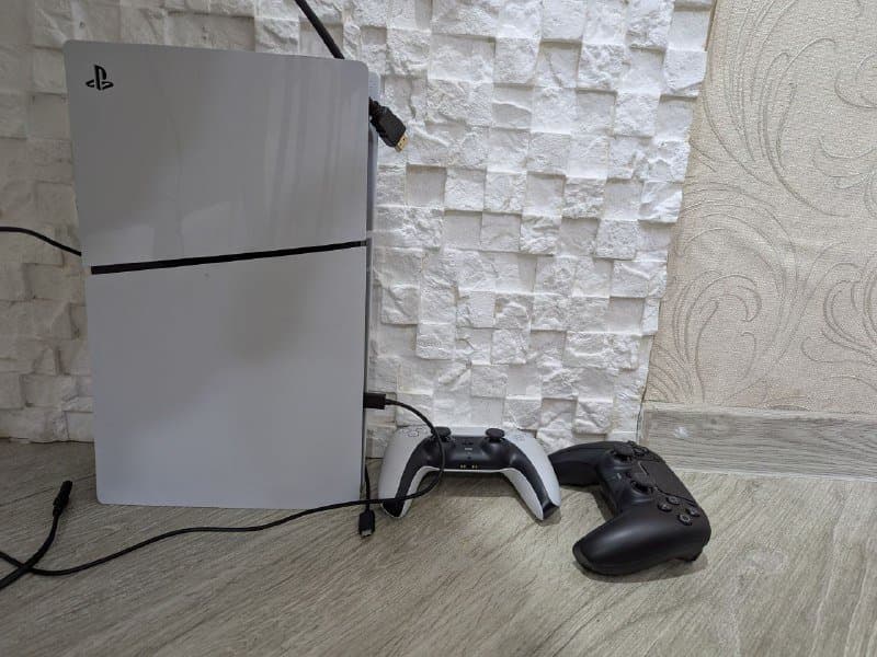 PlayStation 5 Slim, 2 геймпада, игры