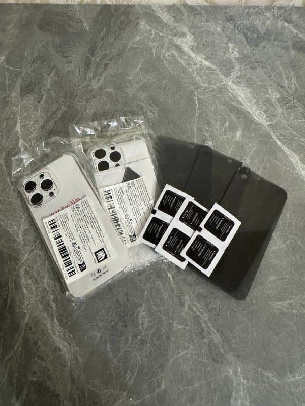 2 чехла и 3 стекла на IPhone 16 Pro Max